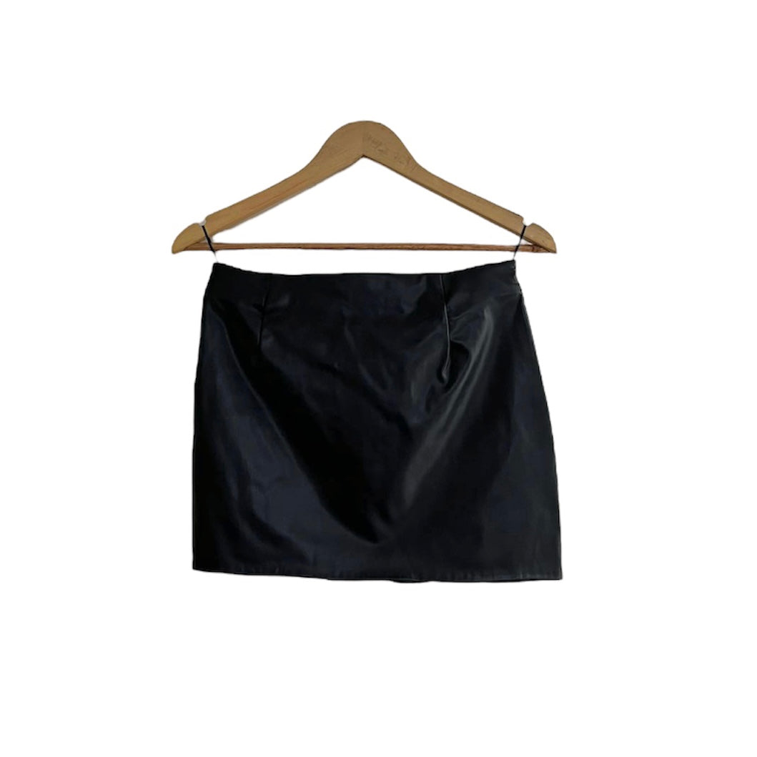 Falda cuerina negra nueva con etiqueta Zara - Talla M