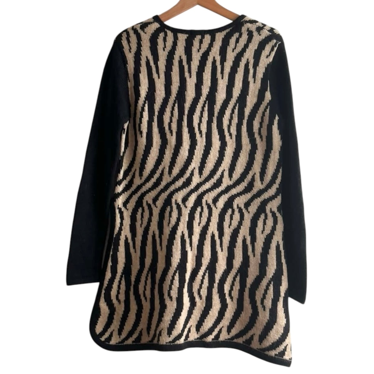 Chompa negra y blanca animal print - Talla S