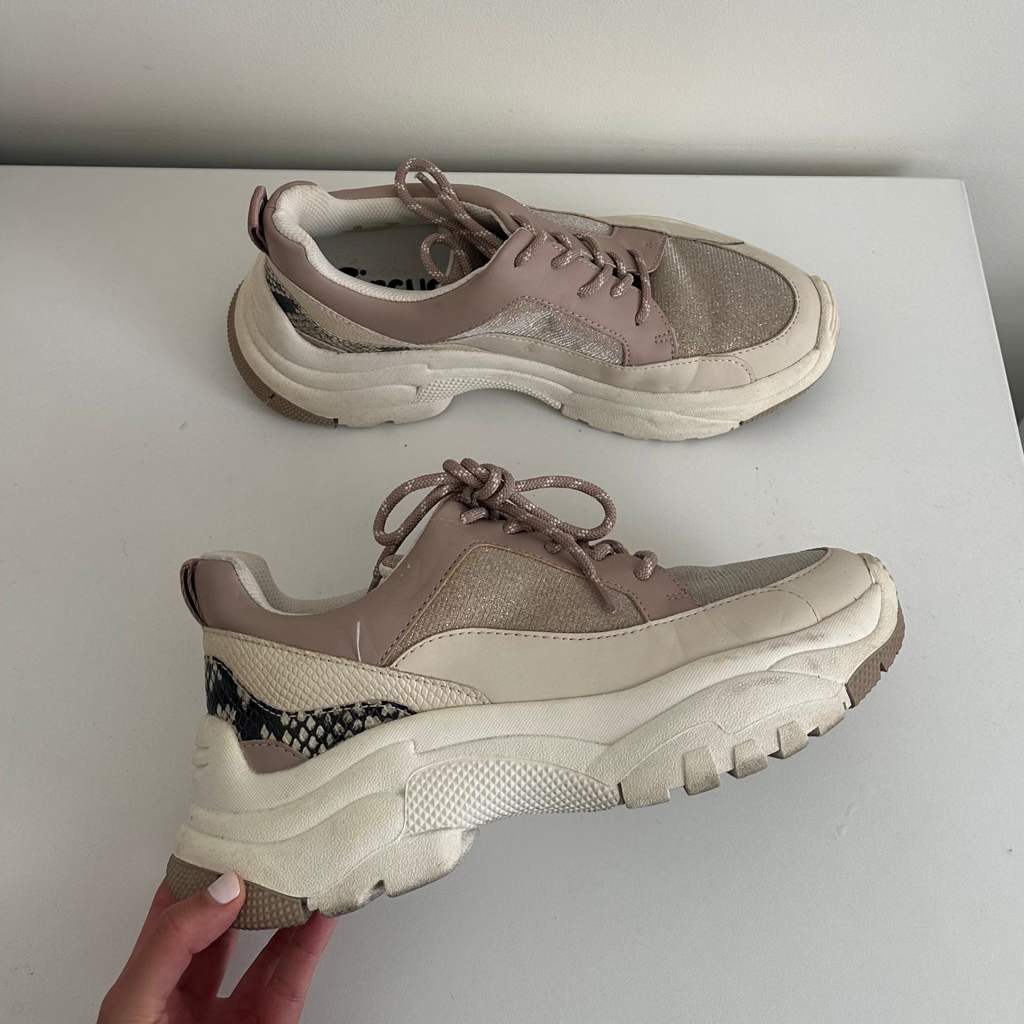 Zapatillas con plataforma blancas y rosadas - Talla 40