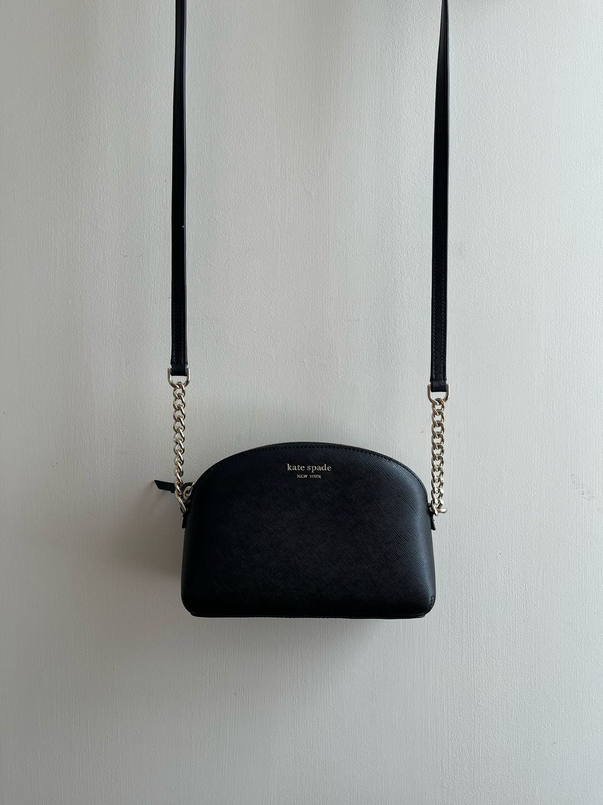 Cartera negra cross body Kate Spade