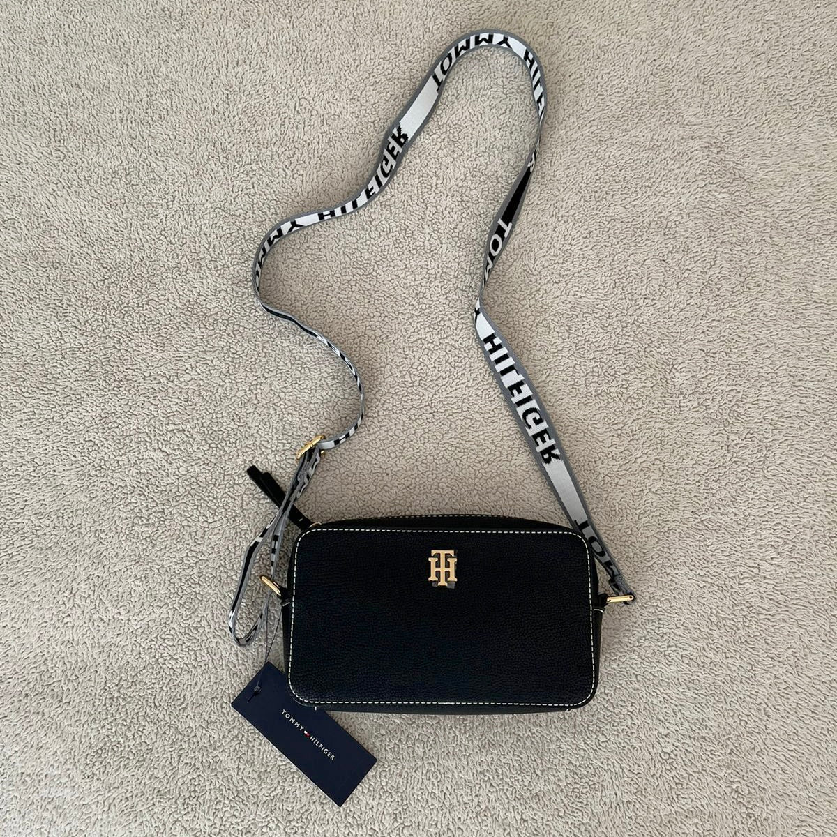 Cartera negra Tommy Hilfiger nueva con etiqueta