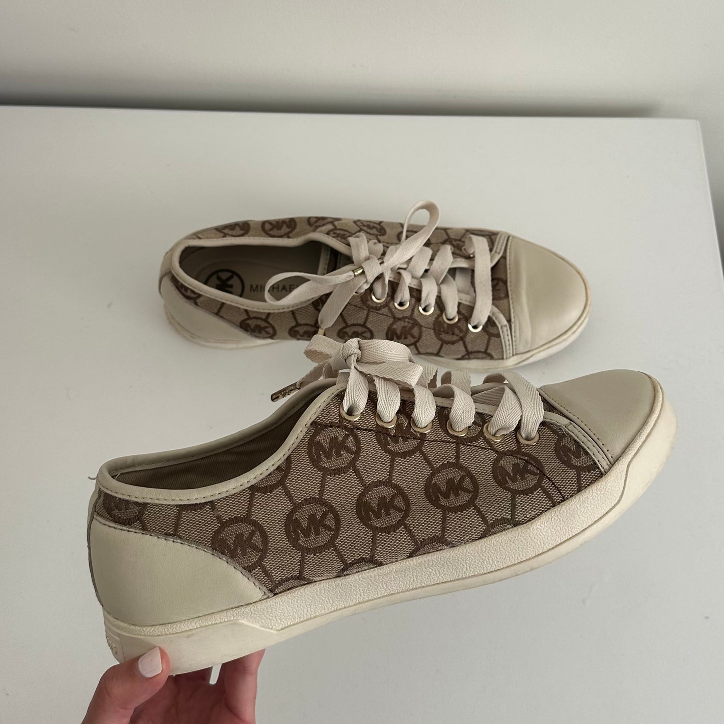 Zapatillas marrones con crema Michael Kors - Talla 40