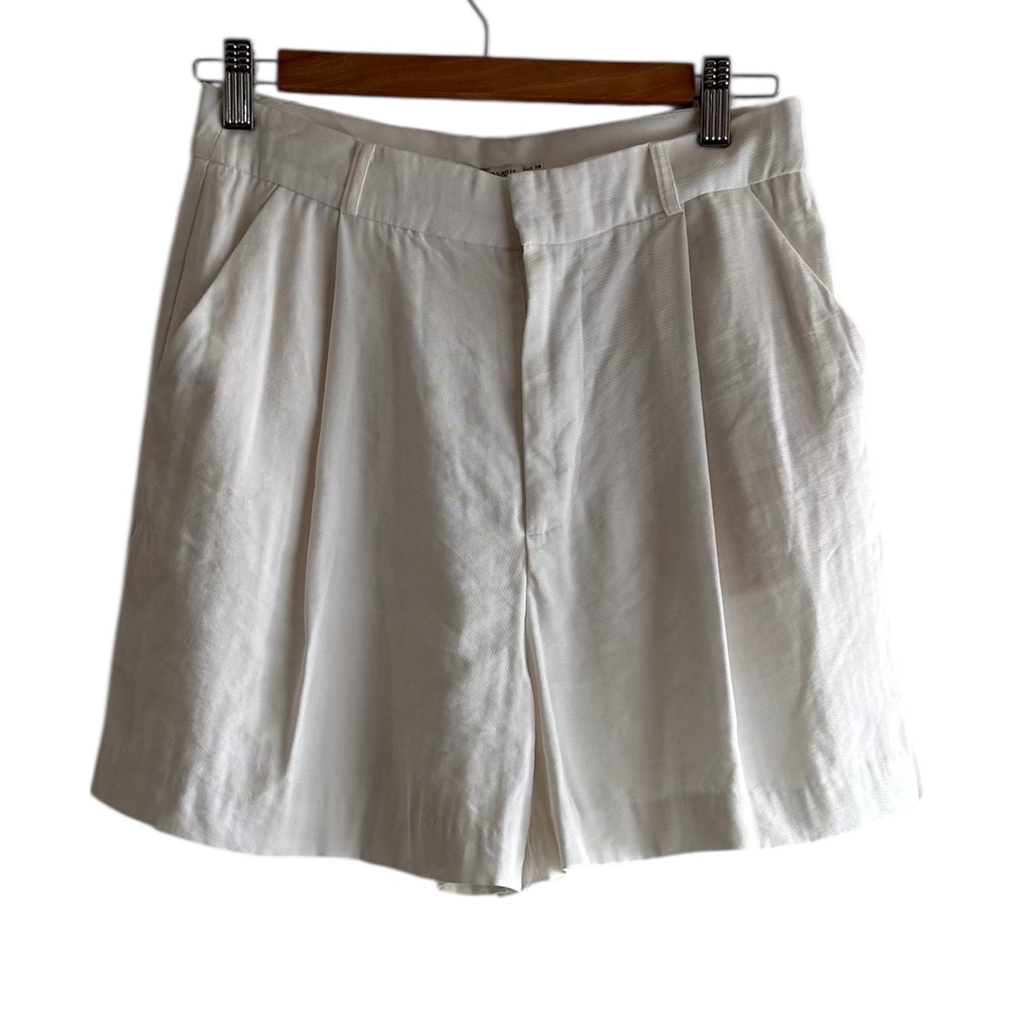 Short blanco Stradivarius- Talla 28