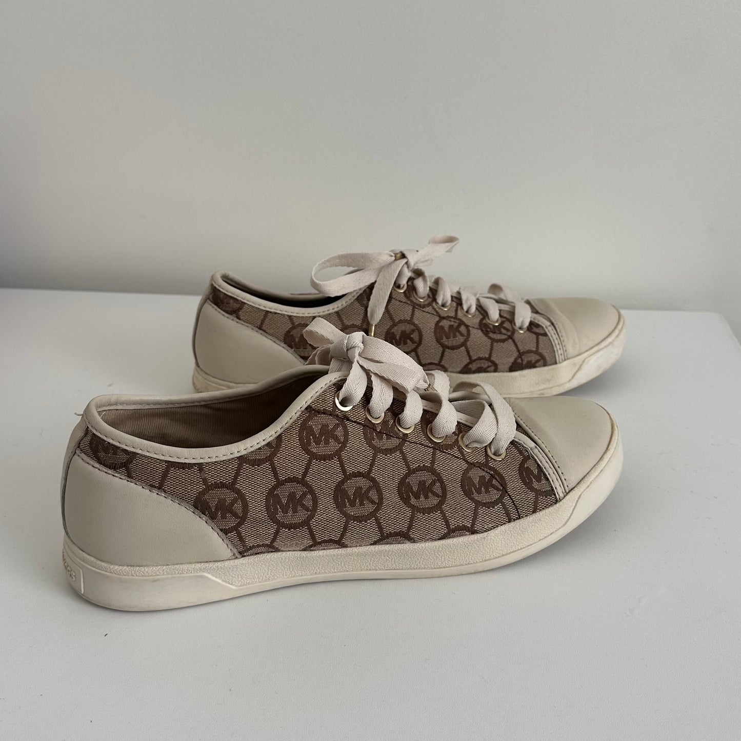Zapatillas marrones con crema Michael Kors - Talla 40