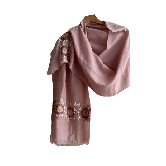 Bufanda rosa flores bordadas