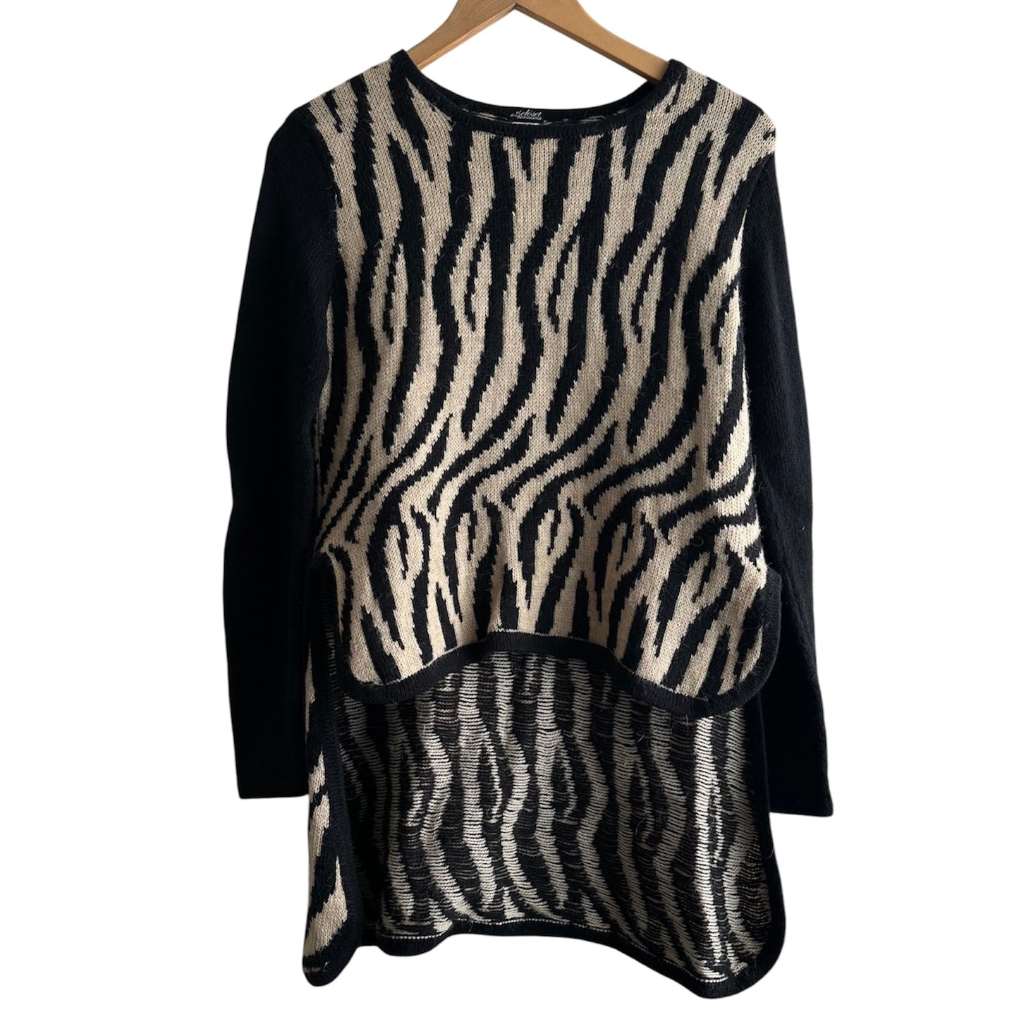 Chompa negra y blanca animal print - Talla S