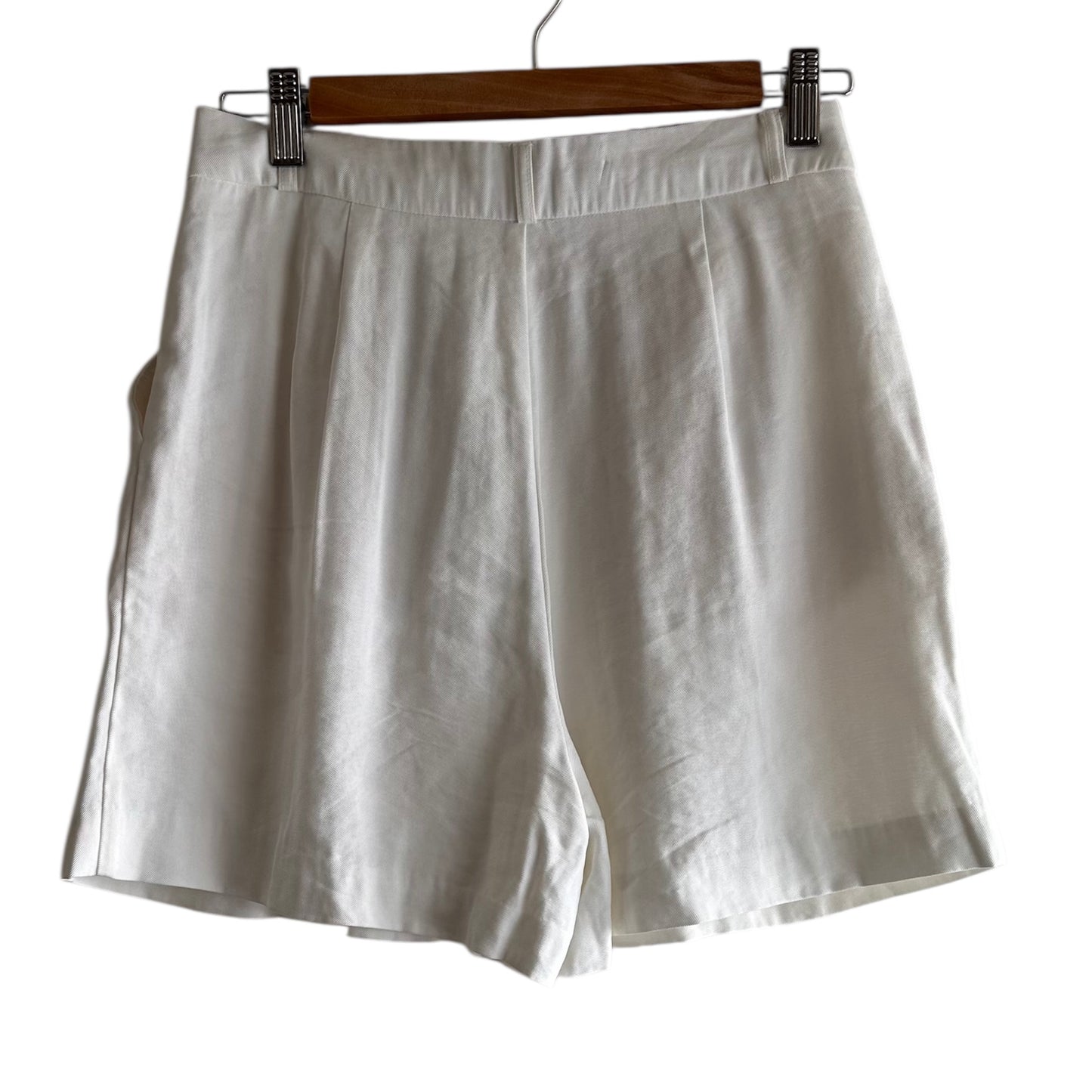Short blanco Stradivarius- Talla 28
