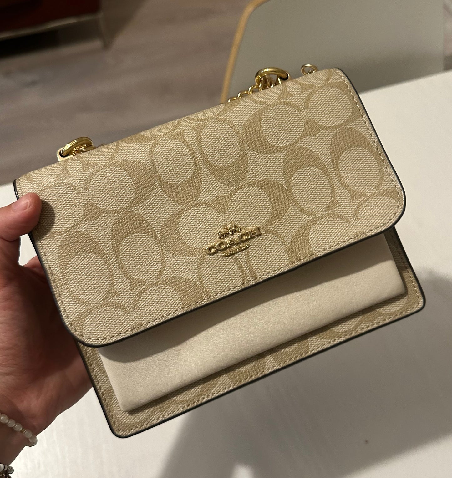 Cartera beige de cuero coach