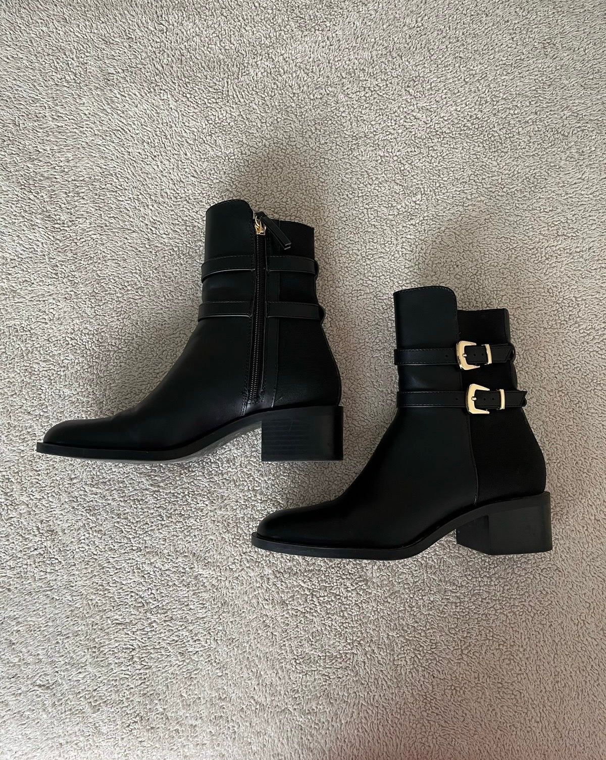 Bota negras hebilla dorada Zara - Talla 37