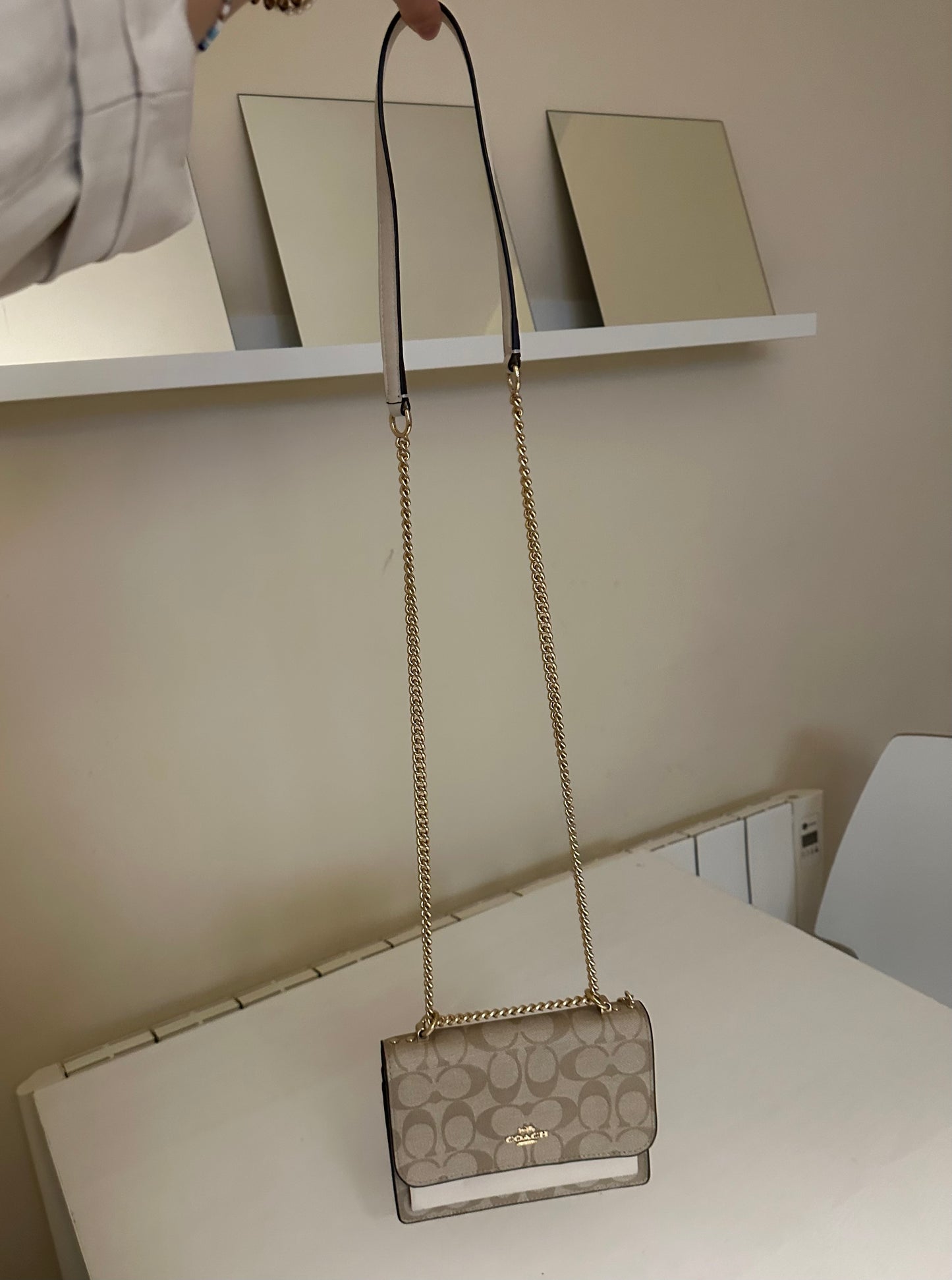 Cartera beige de cuero coach