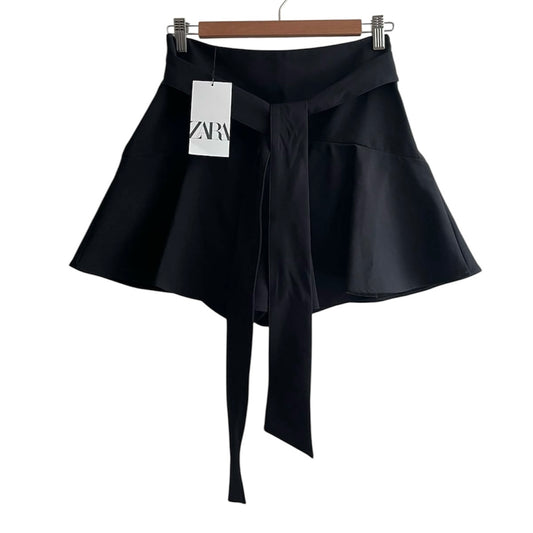 Falda negra corta con etiqueta Zara - Talla M