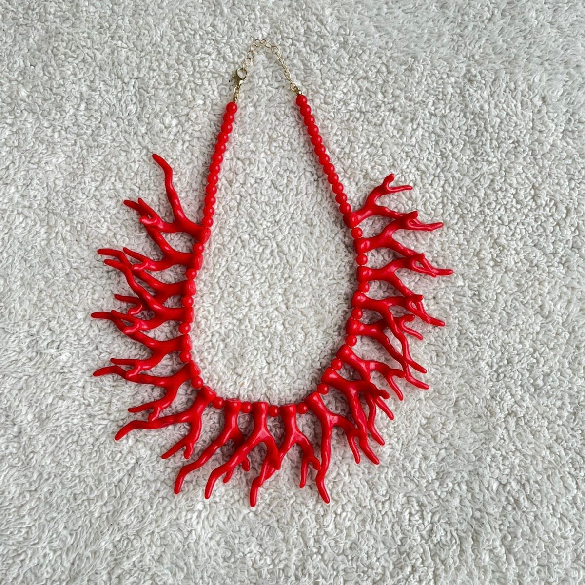 Collar rojo grande cuentas